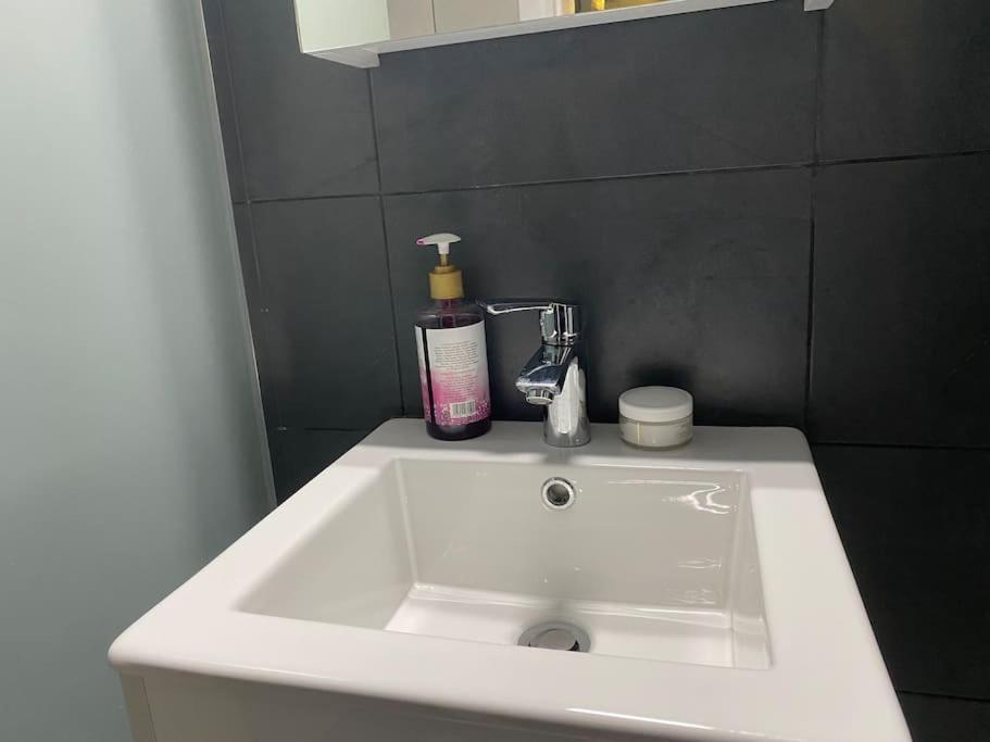 Cozy New Apartment Near The Beach Athènes Extérieur photo